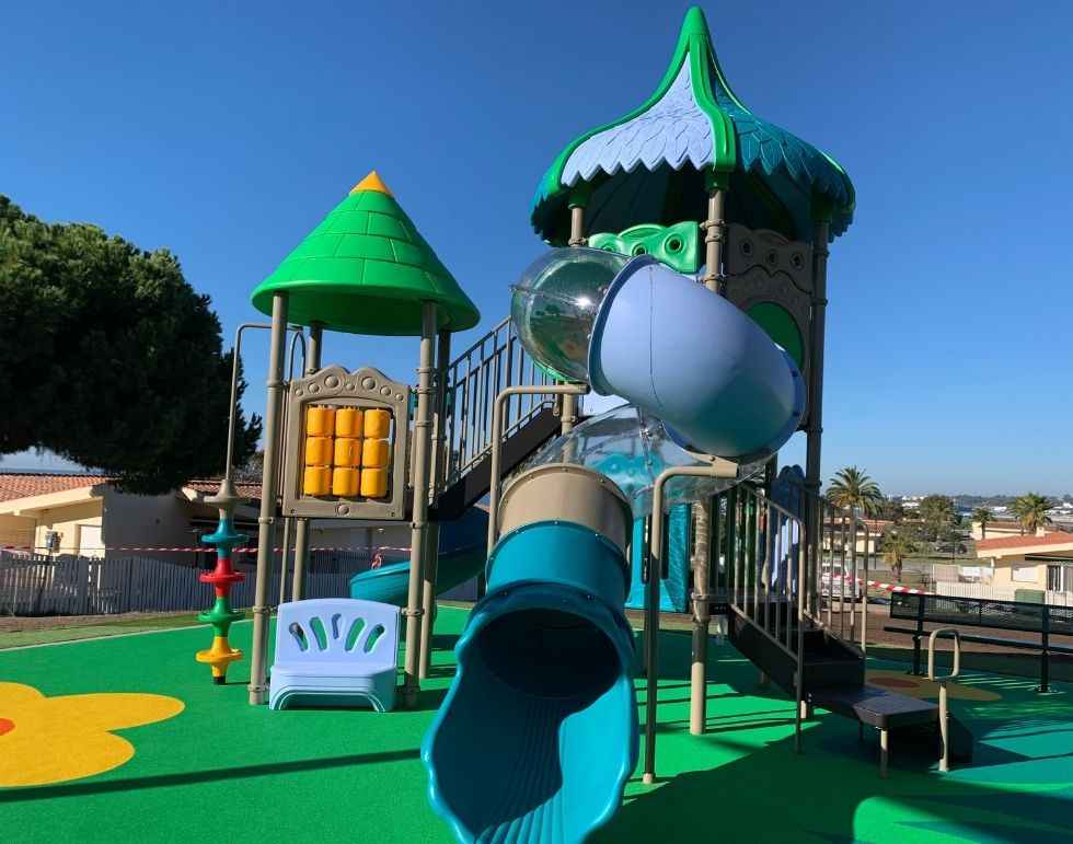 Mono Abandonar sensor Diferencias entre los parques infantiles de polietileno vs parques de  madera - Fabricantes de Parques infantiles - Miracle Play